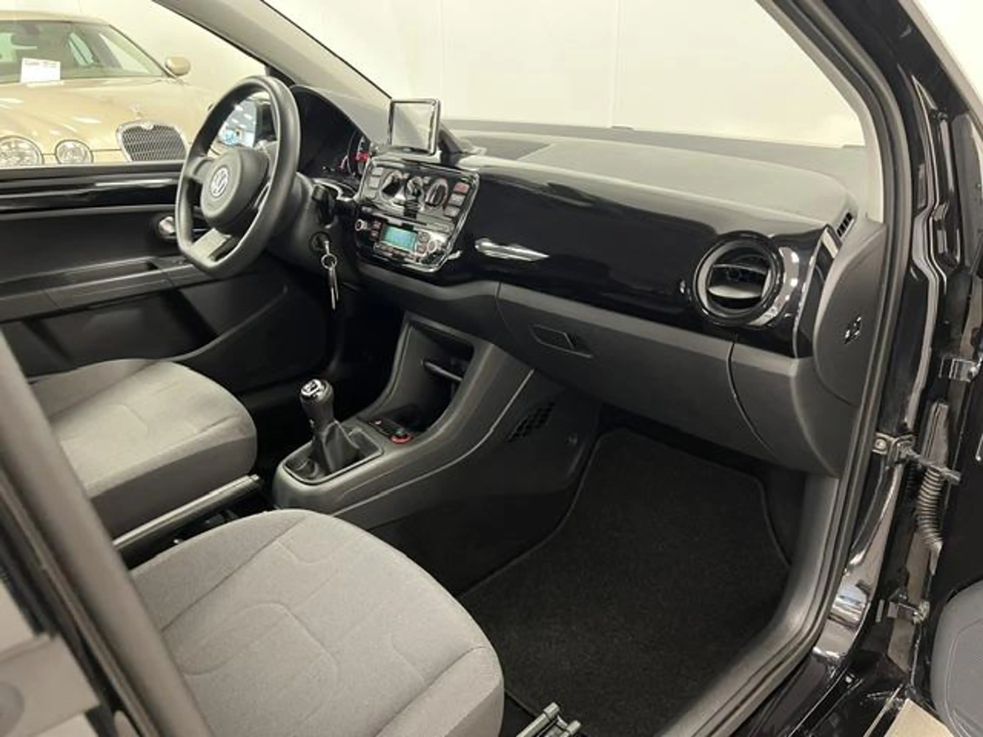 Volkswagen up! 1.0 move up! BlueMotion NAVI / AIRCO / 5-DEURS / — photo 8