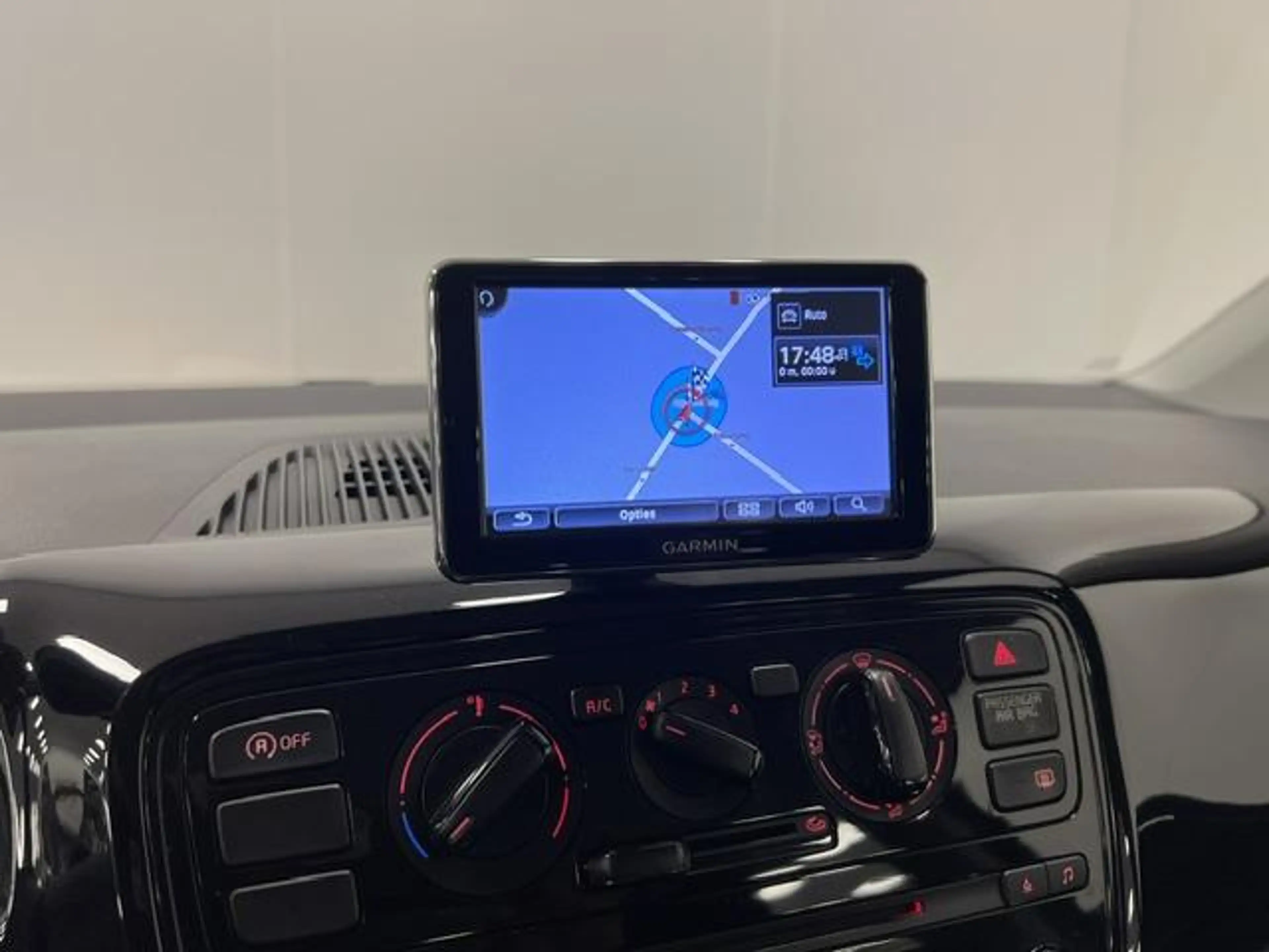 Volkswagen up! 1.0 move up! BlueMotion NAVI / AIRCO / 5-DEURS / — photo 15