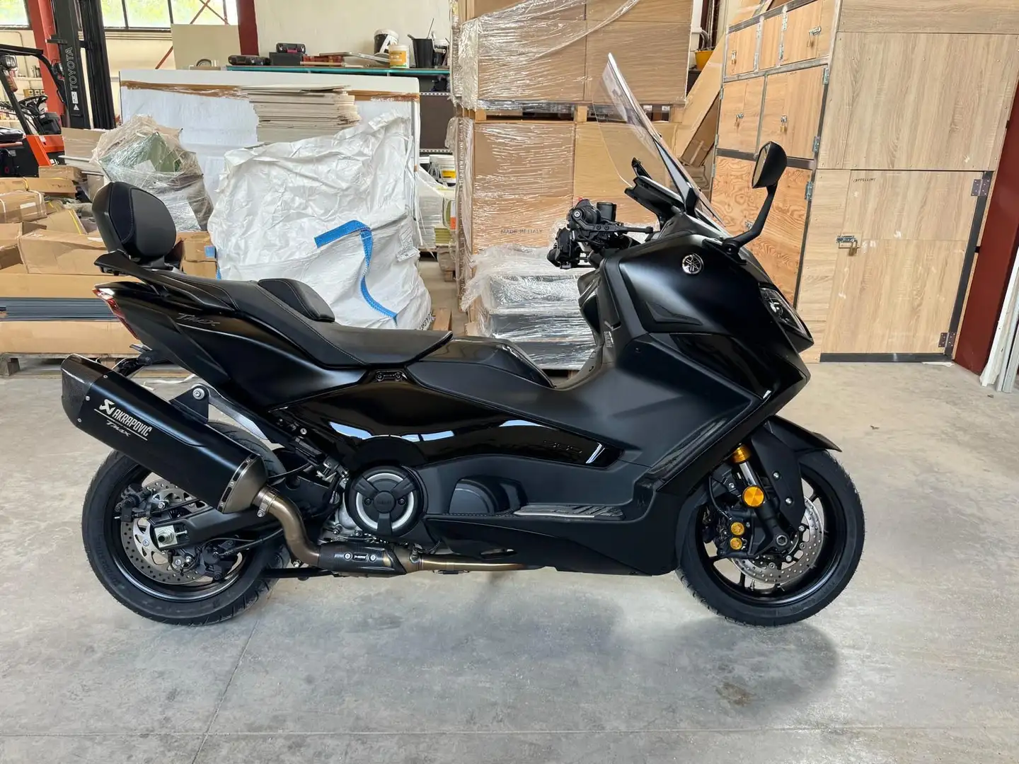 Yamaha TMAX 560 Tech Max - Akrapovic - Full - 1