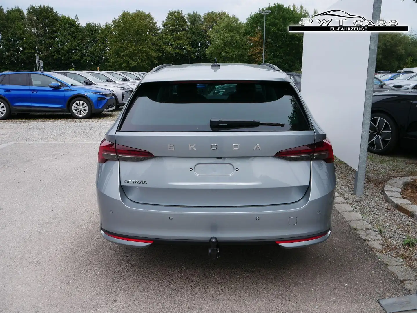 Skoda Octavia Combi Selection 2.0 TDI DSG*AHK-SCHWENKBAR*ACC*... Silber - 2