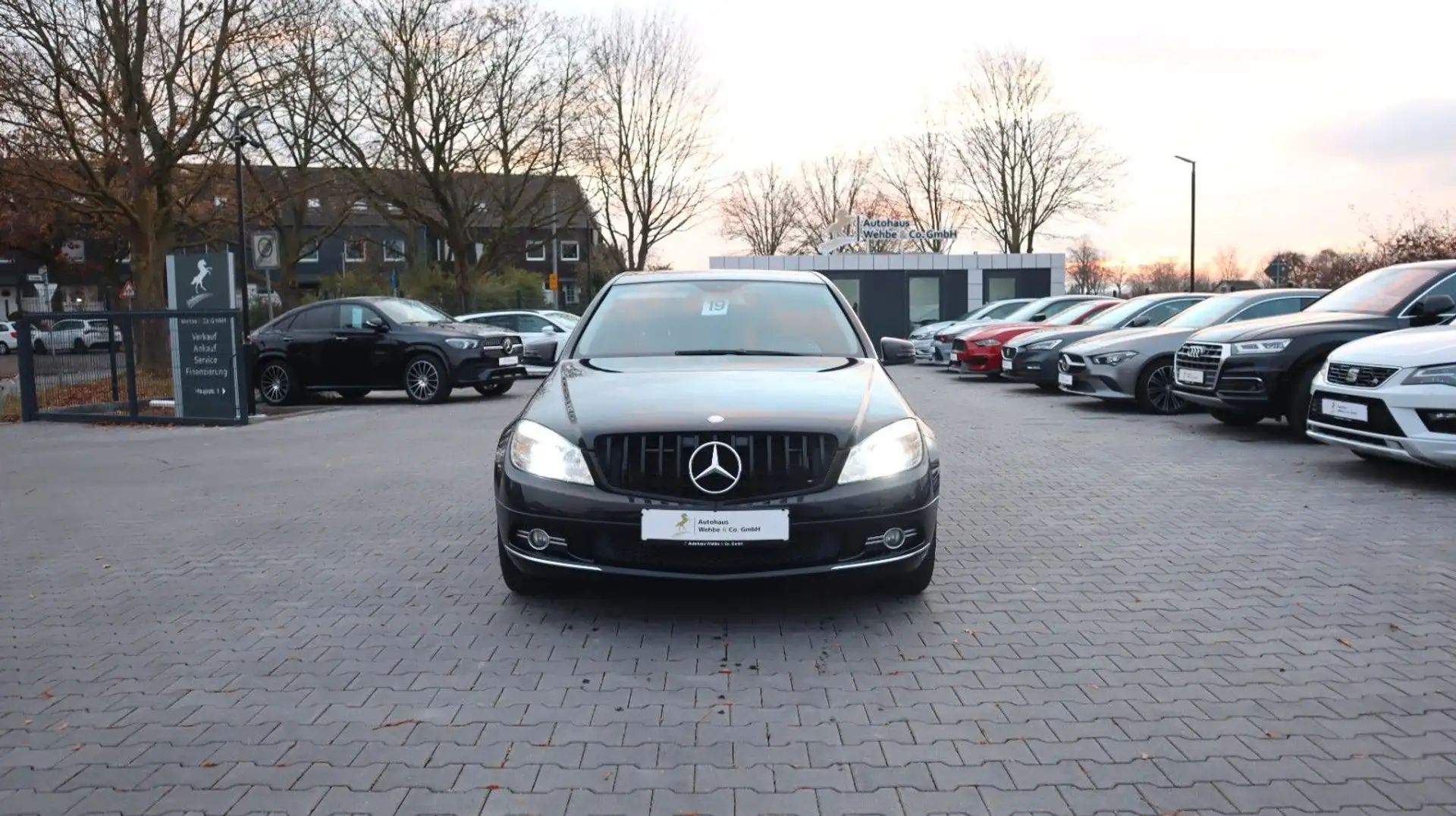 Mercedes-Benz C 180 Lim CGI BlueEfficiency Avantgarde Xenon Schwarz - 2