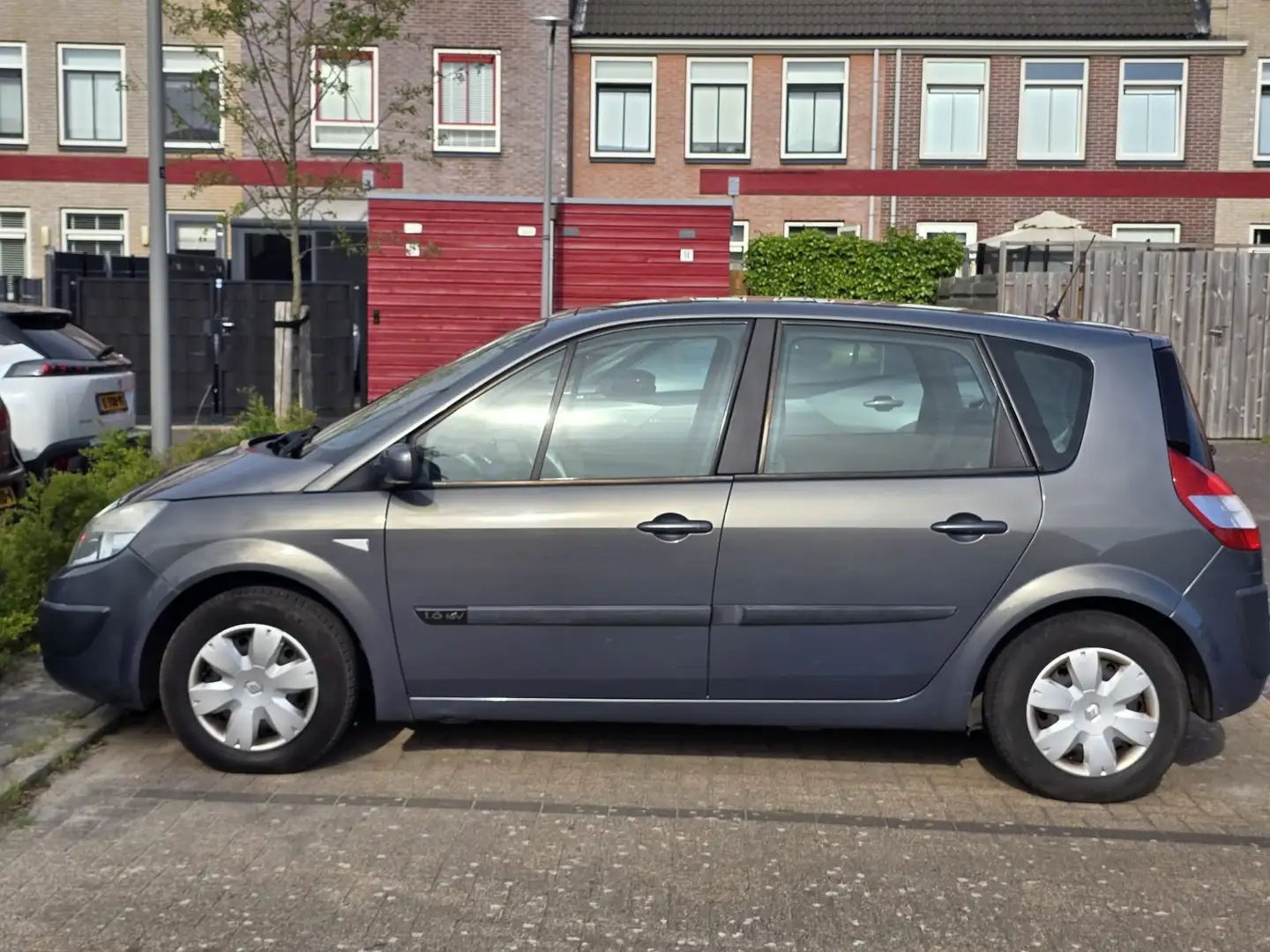 Renault Megane 1.6-16V Dynam.Comf. Grijs - 2