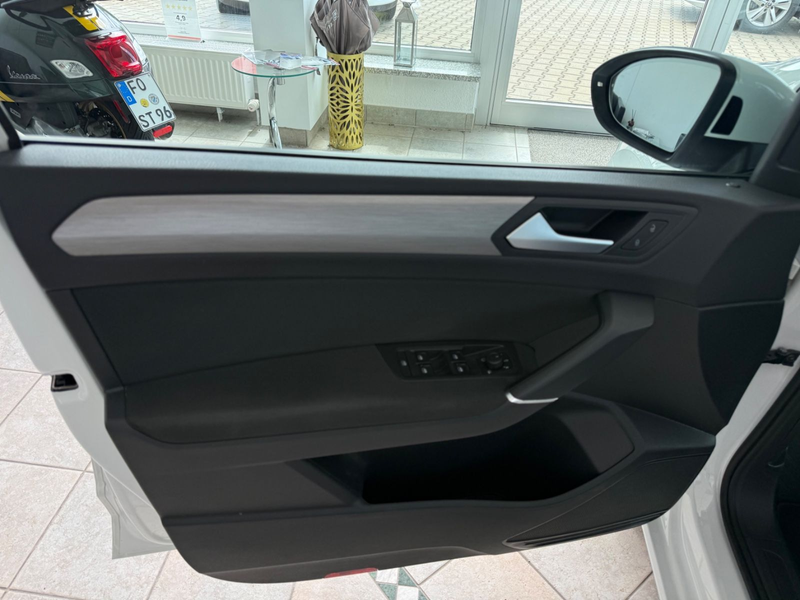 Volkswagen Touran Comfortline BMT ACC LED MWST. 1.HD TOP — photo 16