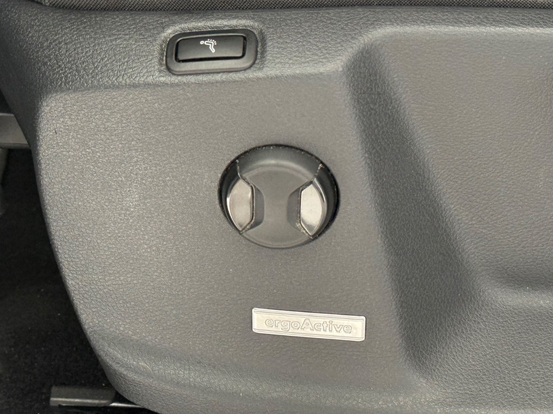 Volkswagen Touran Comfortline BMT ACC LED MWST. 1.HD TOP — photo 17