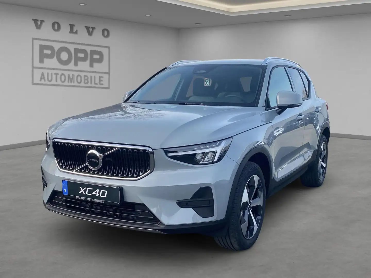 Volvo XC40 XC40 B3 FWD Core 19" ACC SHZ LED LHZ LWS QI Grau - 1