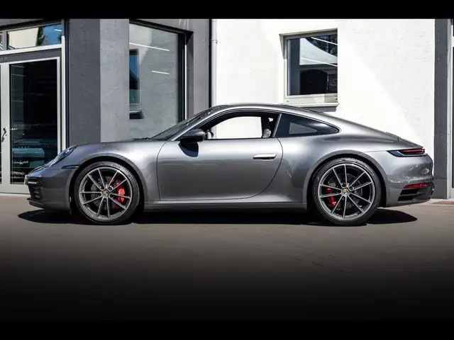 Porsche 911 view 2