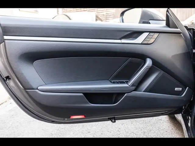 Porsche 911 view 10