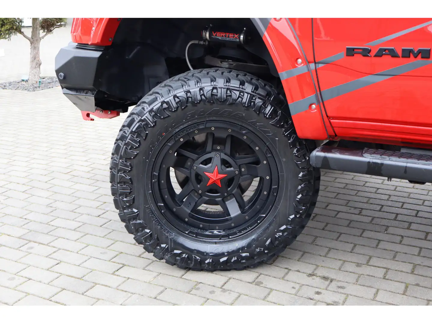 Dodge RAM Big Horn 5.7l V8, 10 Zoll, LPG, NAP, Bügel Rot - 2