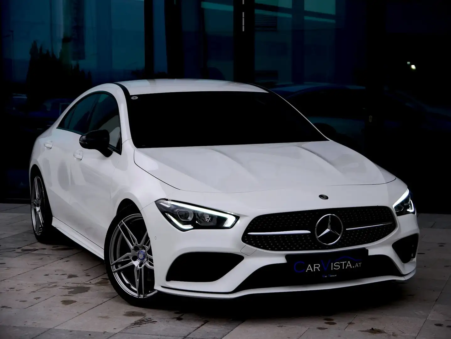 Mercedes-Benz CLA 200 d AMG Line Aut. *Night Paket  - Kamera* Weiß - 2