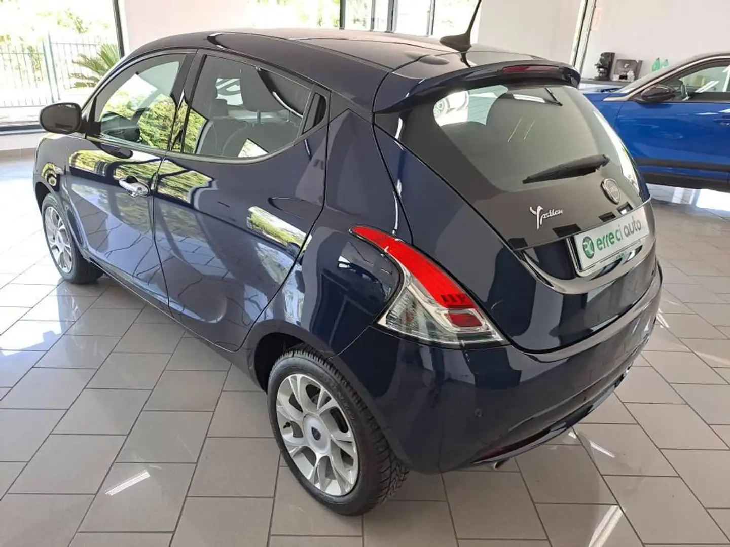 Lancia Ypsilon 1.2 69 CV 5 porte GPL Ecochic Gold Bleu - 2