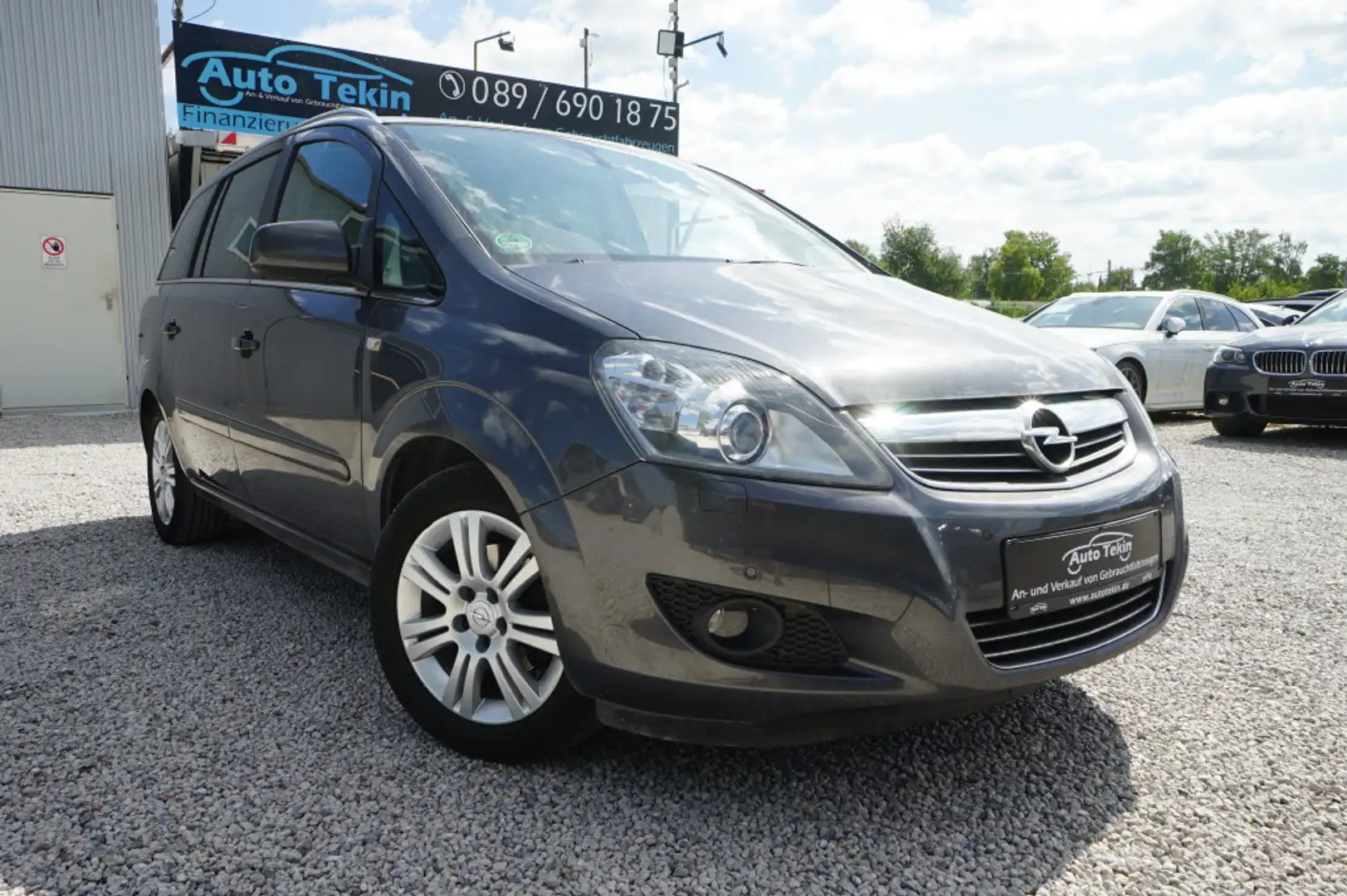 Opel Zafira B 1.6 16V Family Plus |Bi-Xenon| |HU:NEU| Grau - 1