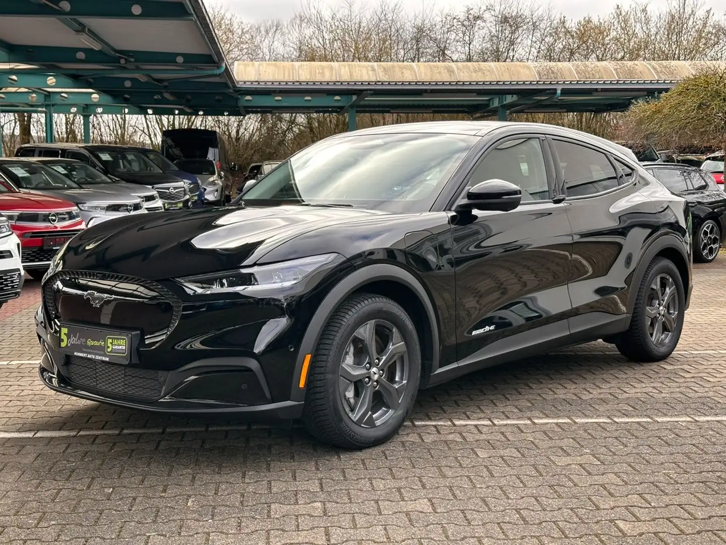 Ford Mustang Mach-E SR RWD Base *beh.Lenk*ACC*Navi*LED Schwarz - 2