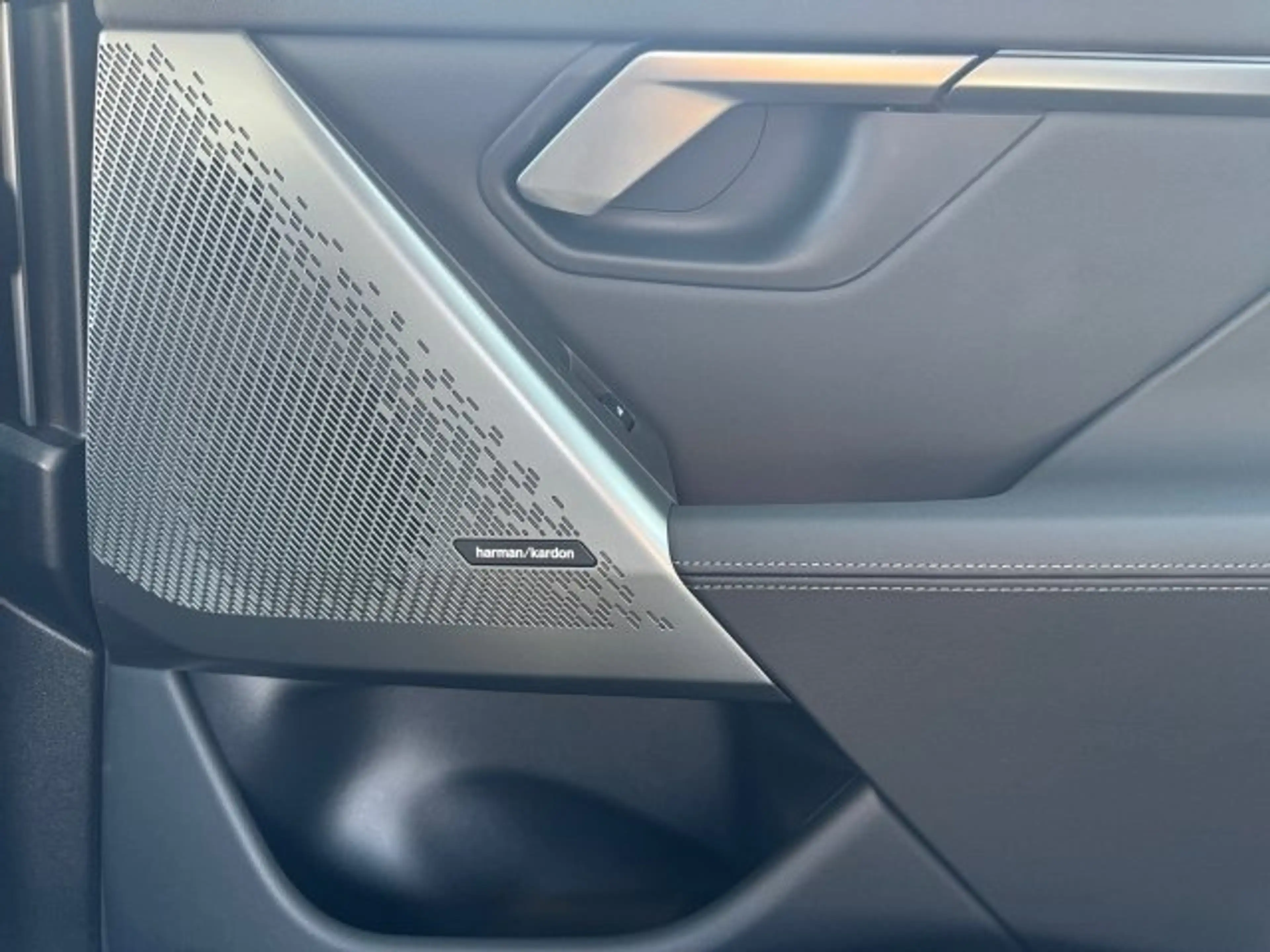 BMW 520 d xDrive Limousine G60 B47 — photo 14
