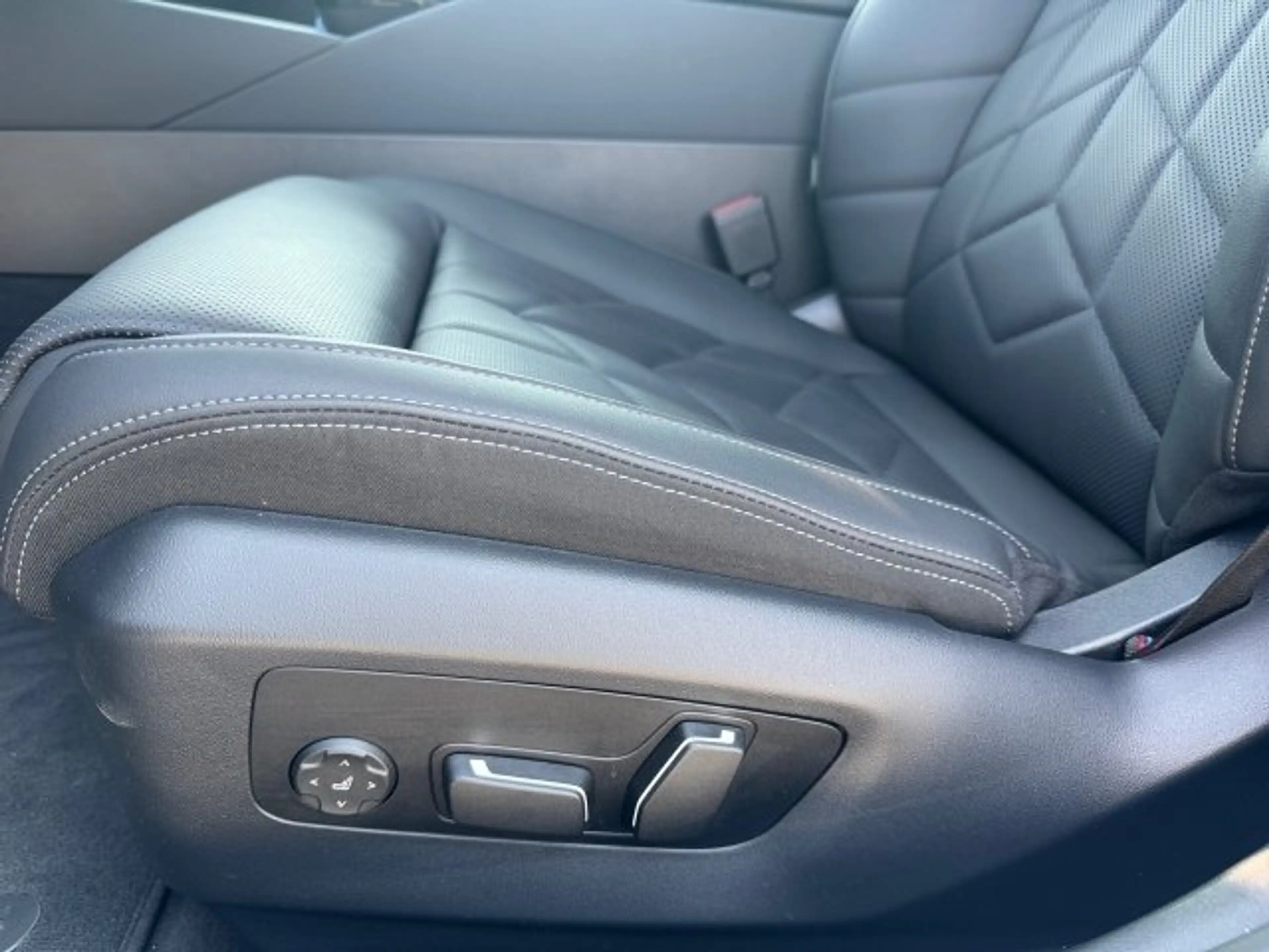 BMW 520 d xDrive Limousine G60 B47 — photo 15