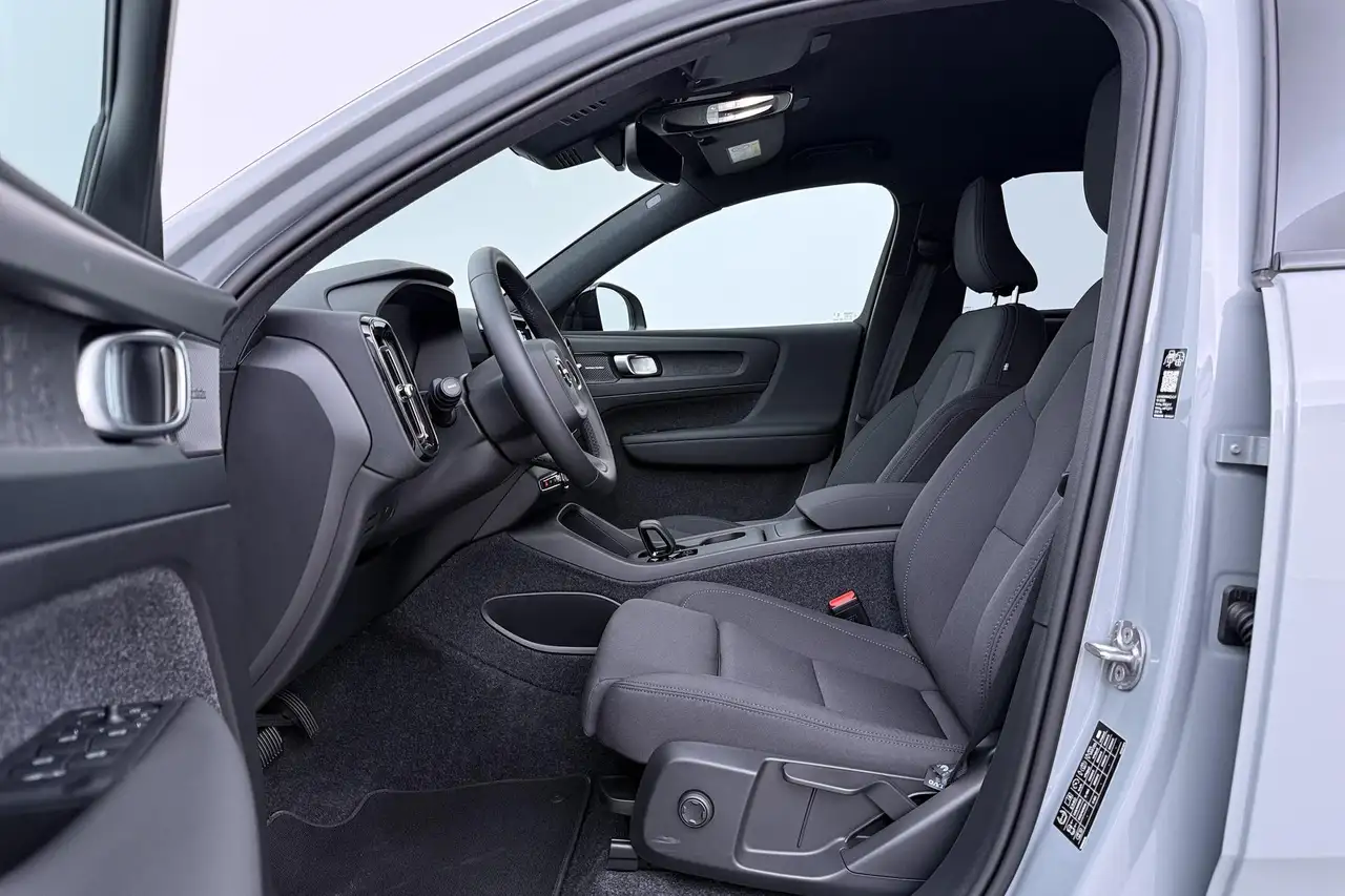 Volvo EX40 2026