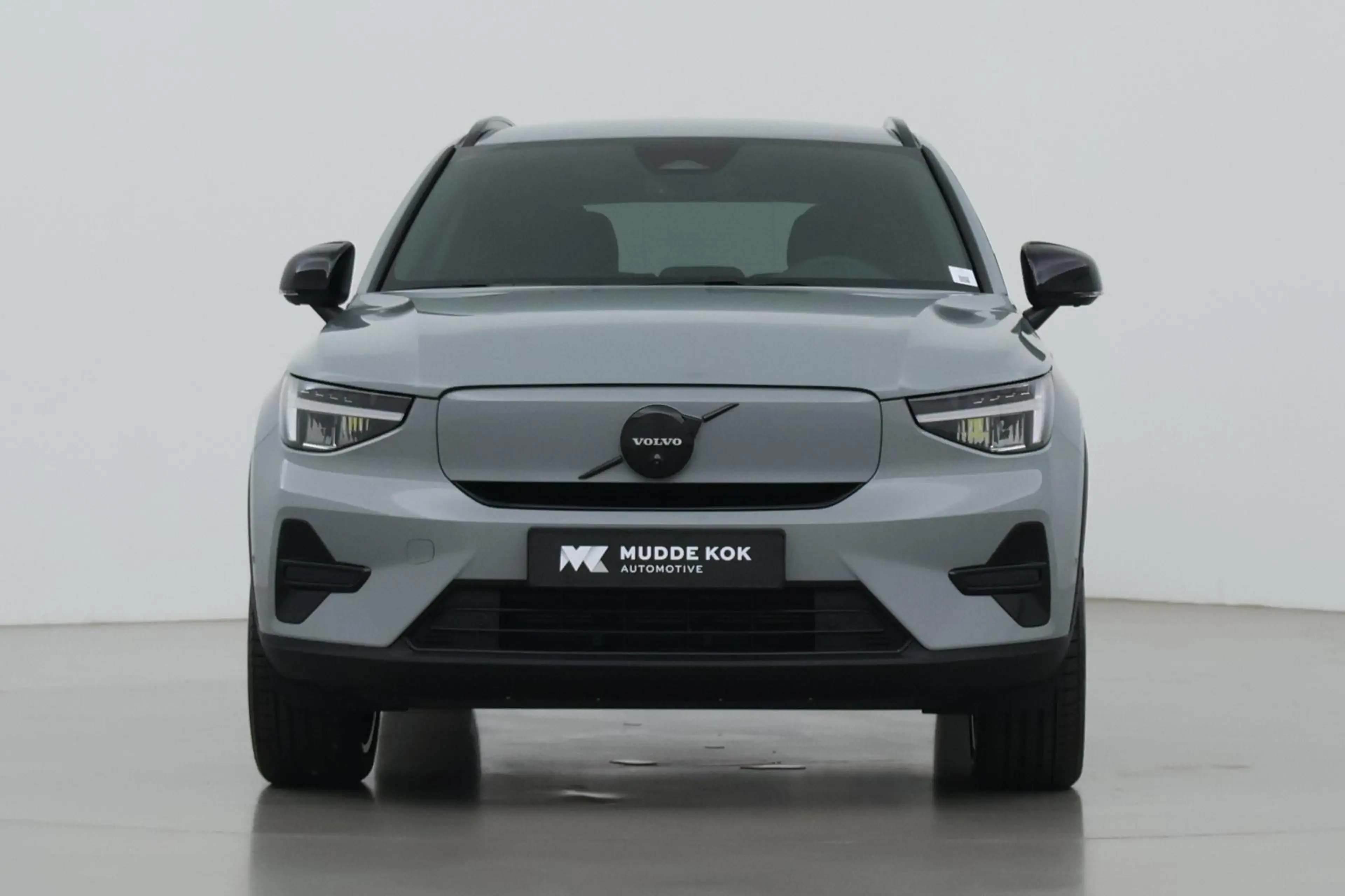 Volvo EX40 Twin Motor Plus Black Edition 82 kWh | 409 PK! | A — photo 17