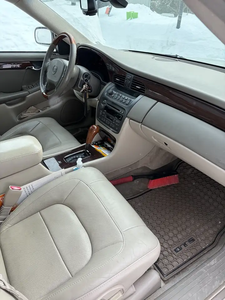 Cadillac DTS снимка Cadillac DTS