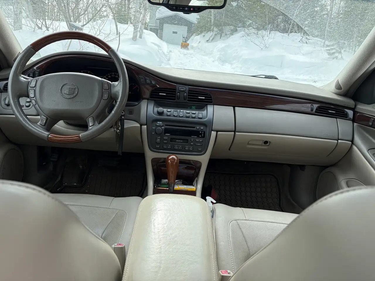 Cadillac DTS снимка Cadillac DTS