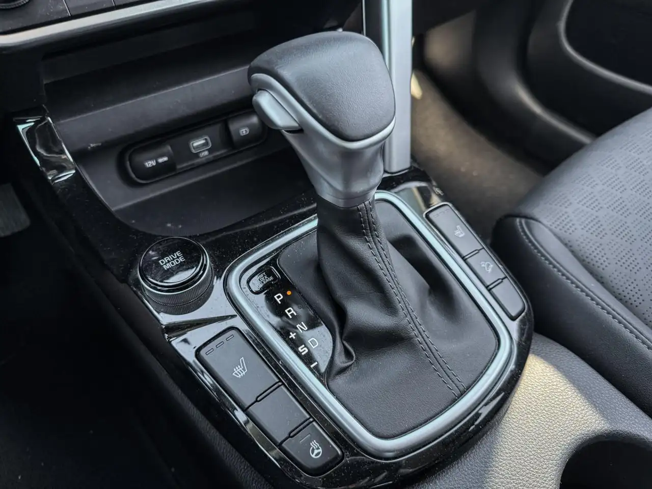 Kia Seltos снимка Kia Seltos