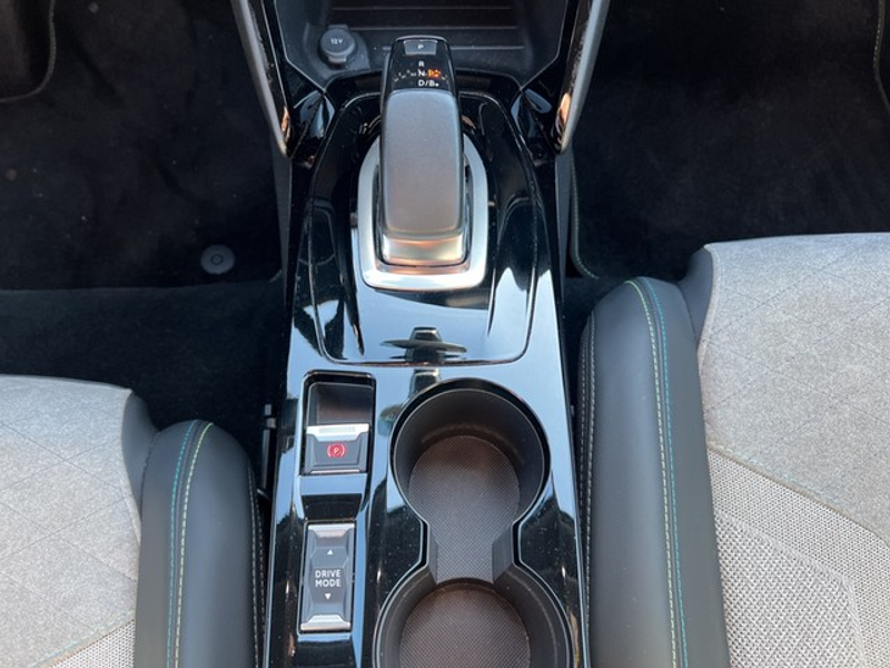 Peugeot e-2008 GT PACK ELEKTROMOTOR 136 GT — photo 11