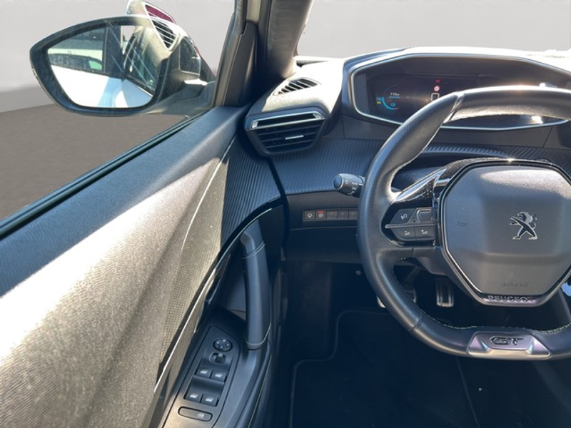 Peugeot e-2008 GT PACK ELEKTROMOTOR 136 GT — photo 14