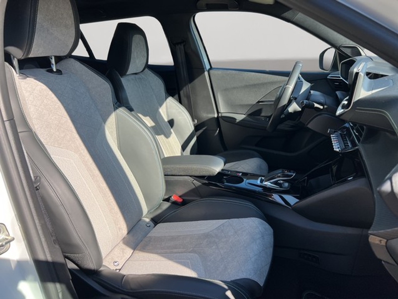 Peugeot e-2008 GT PACK ELEKTROMOTOR 136 GT — photo 9