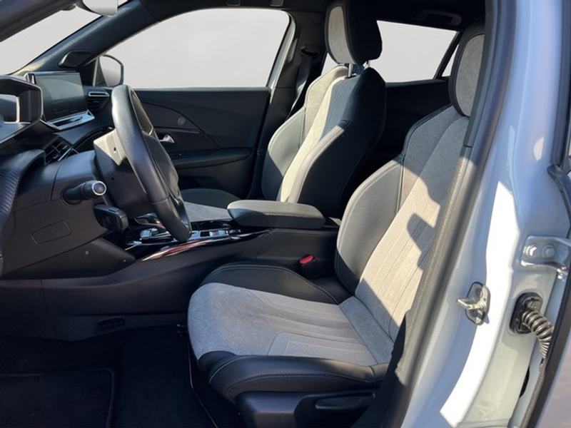 Peugeot e-2008 GT PACK ELEKTROMOTOR 136 GT — photo 8