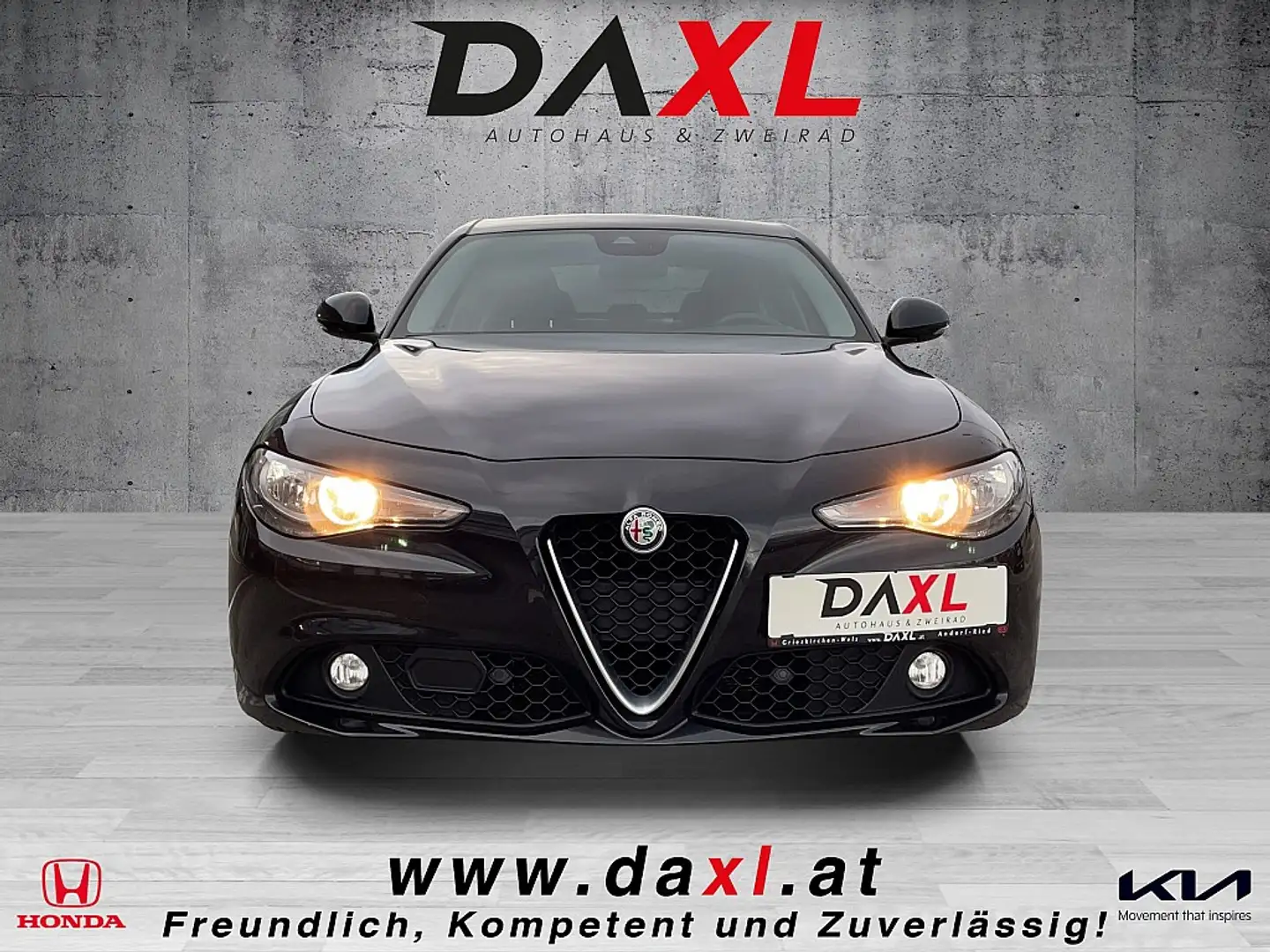 Alfa Romeo Giulia 2,2 150 AT RWD Schwarz - 2