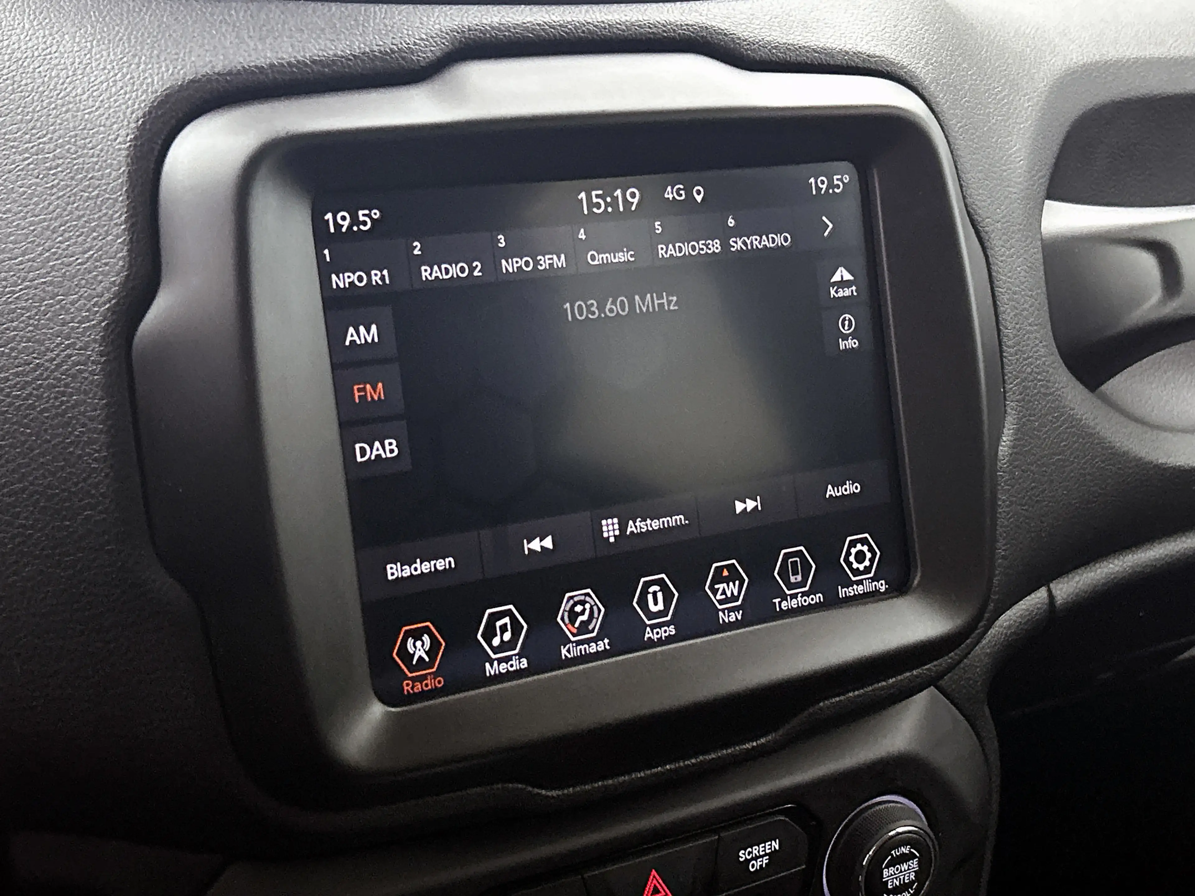 Jeep Renegade 4xe 240 Plug-in Hybrid Electric S | Camera | Adapt — photo 17