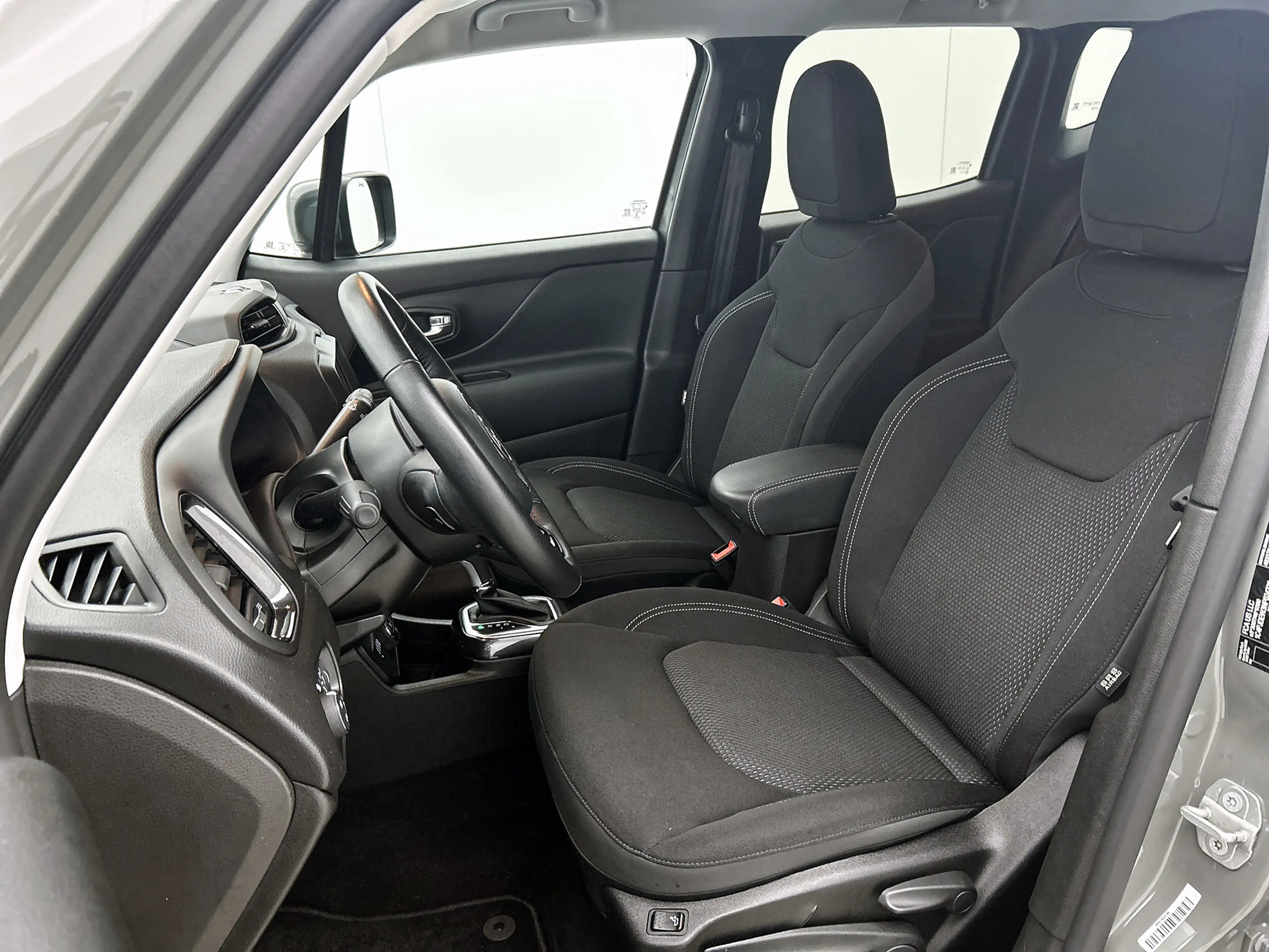 Jeep Renegade 4xe 240 Plug-in Hybrid Electric S | Camera | Adapt — photo 5