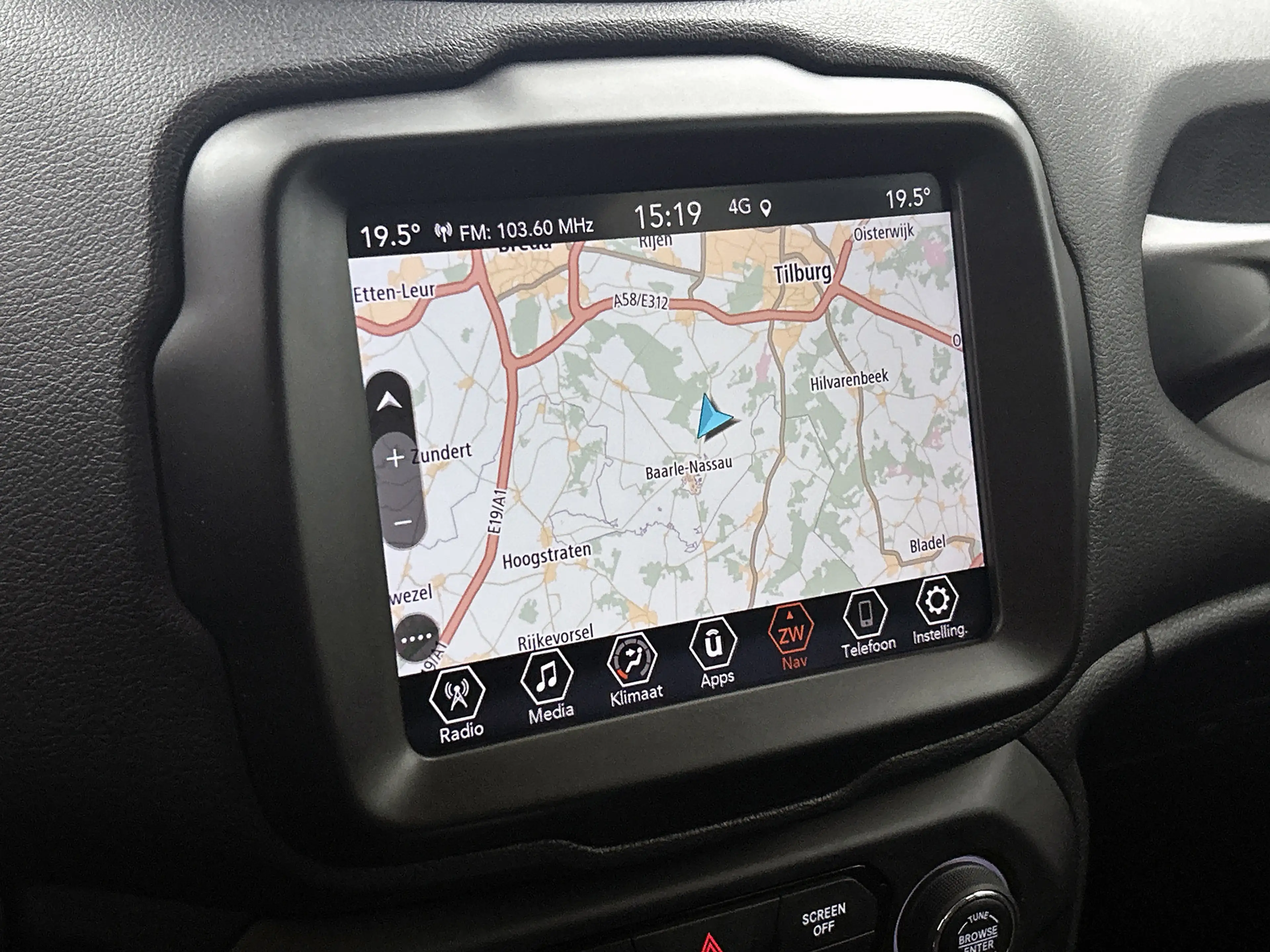 Jeep Renegade 4xe 240 Plug-in Hybrid Electric S | Camera | Adapt — photo 19
