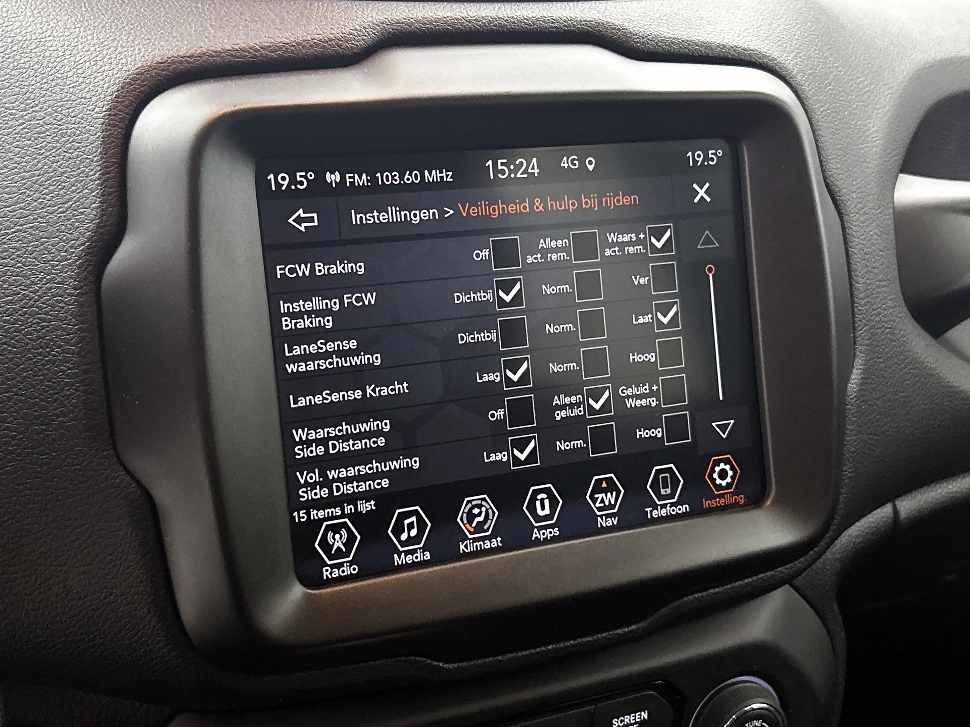 Jeep Renegade 4xe 240 Plug-in Hybrid Electric S | Camera | Adapt — photo 28