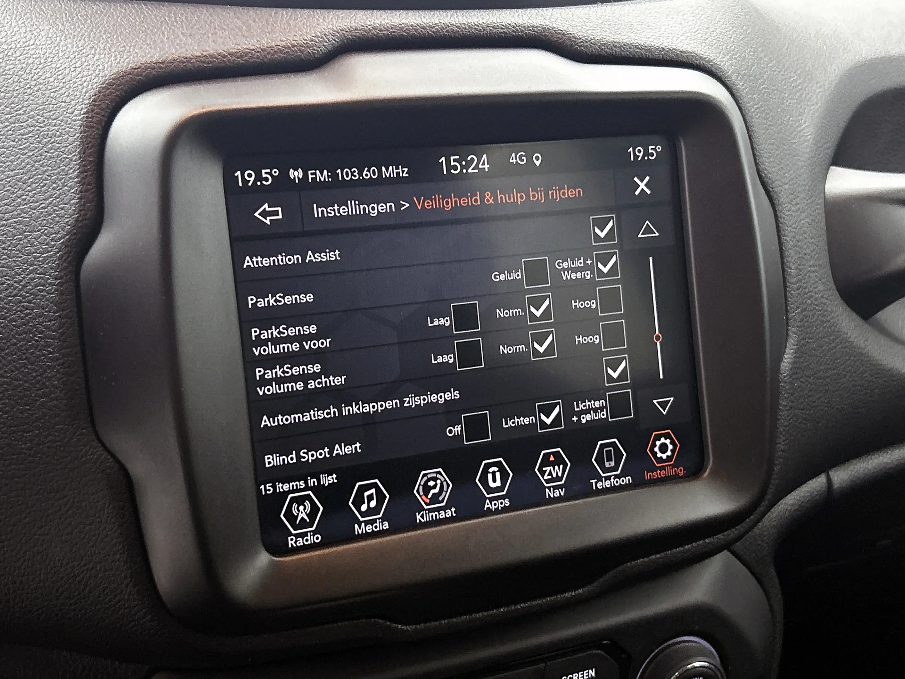 Jeep Renegade 4xe 240 Plug-in Hybrid Electric S | Camera | Adapt — photo 27
