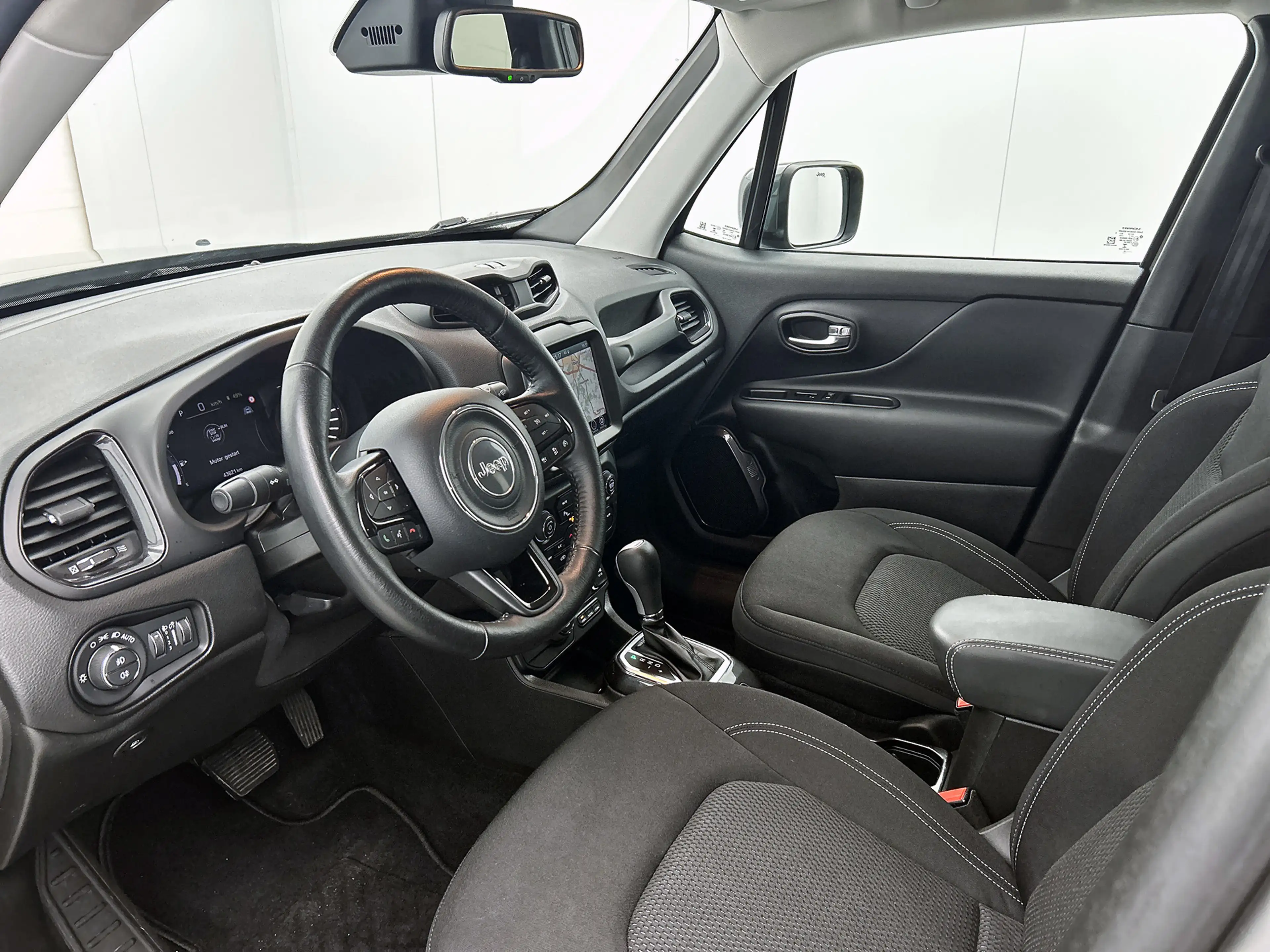 Jeep Renegade 4xe 240 Plug-in Hybrid Electric S | Camera | Adapt — photo 12