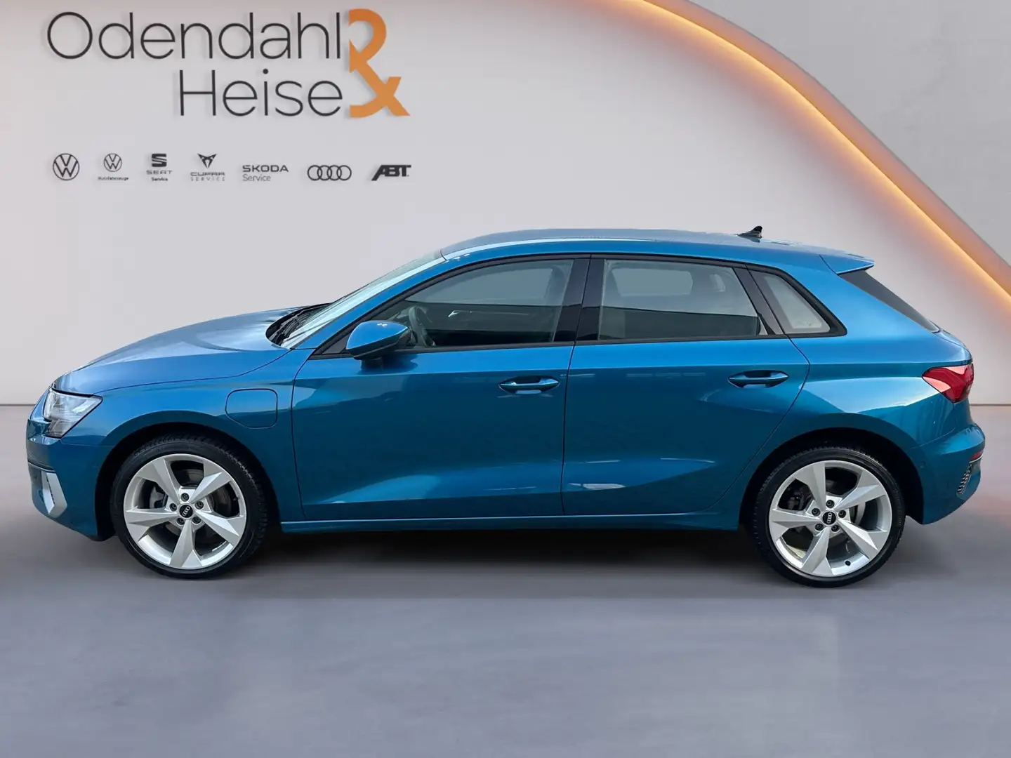 Audi A3 Sportback advanced 40 TFSI e S tronic BO / NAV Blau - 2
