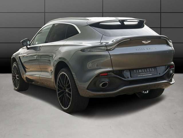 Aston Martin DBX 550
