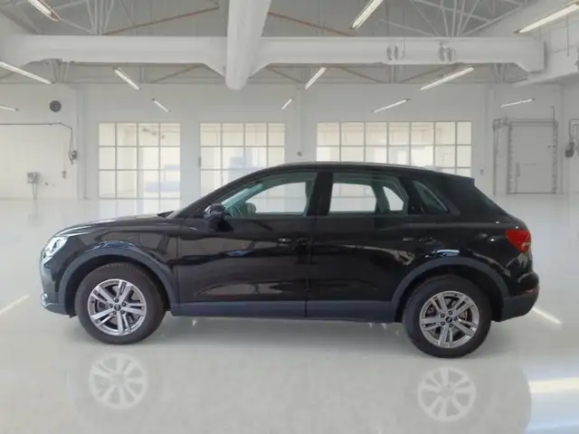 Audi Q3 view 5