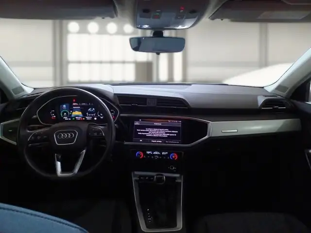 Audi Q3 view 7