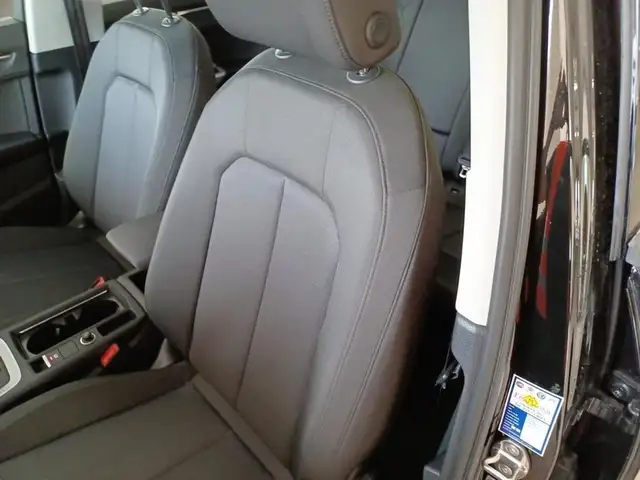 Audi Q3 view 9