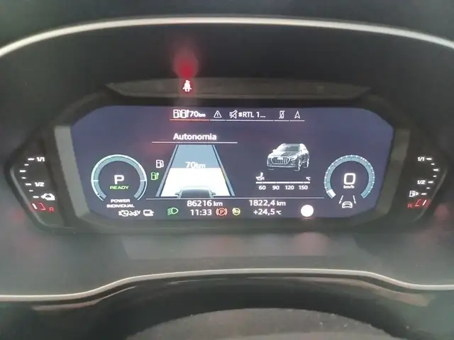 Audi Q3 view 8