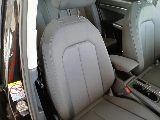 Audi Q3 view 10