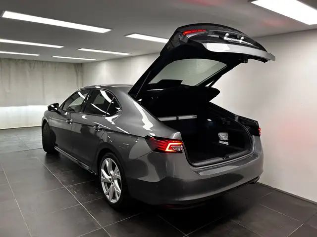 Skoda Superb view 11