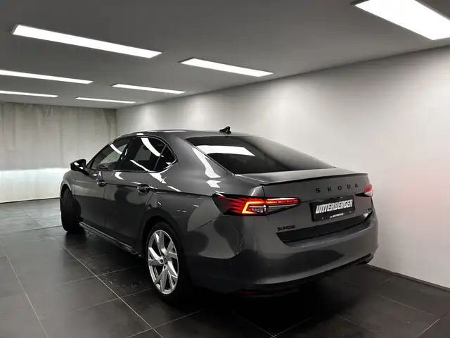 Skoda Superb view 10