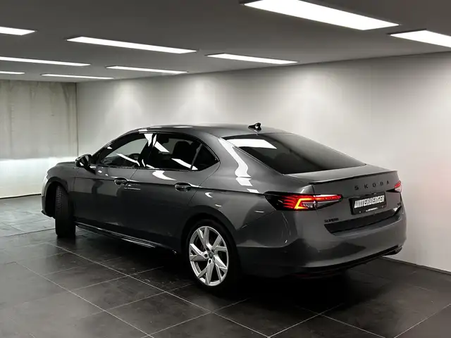 Skoda Superb view 3