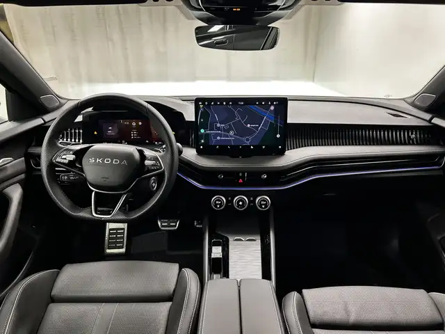 Skoda Superb view 5