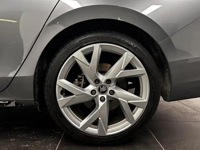 Skoda Superb view 6
