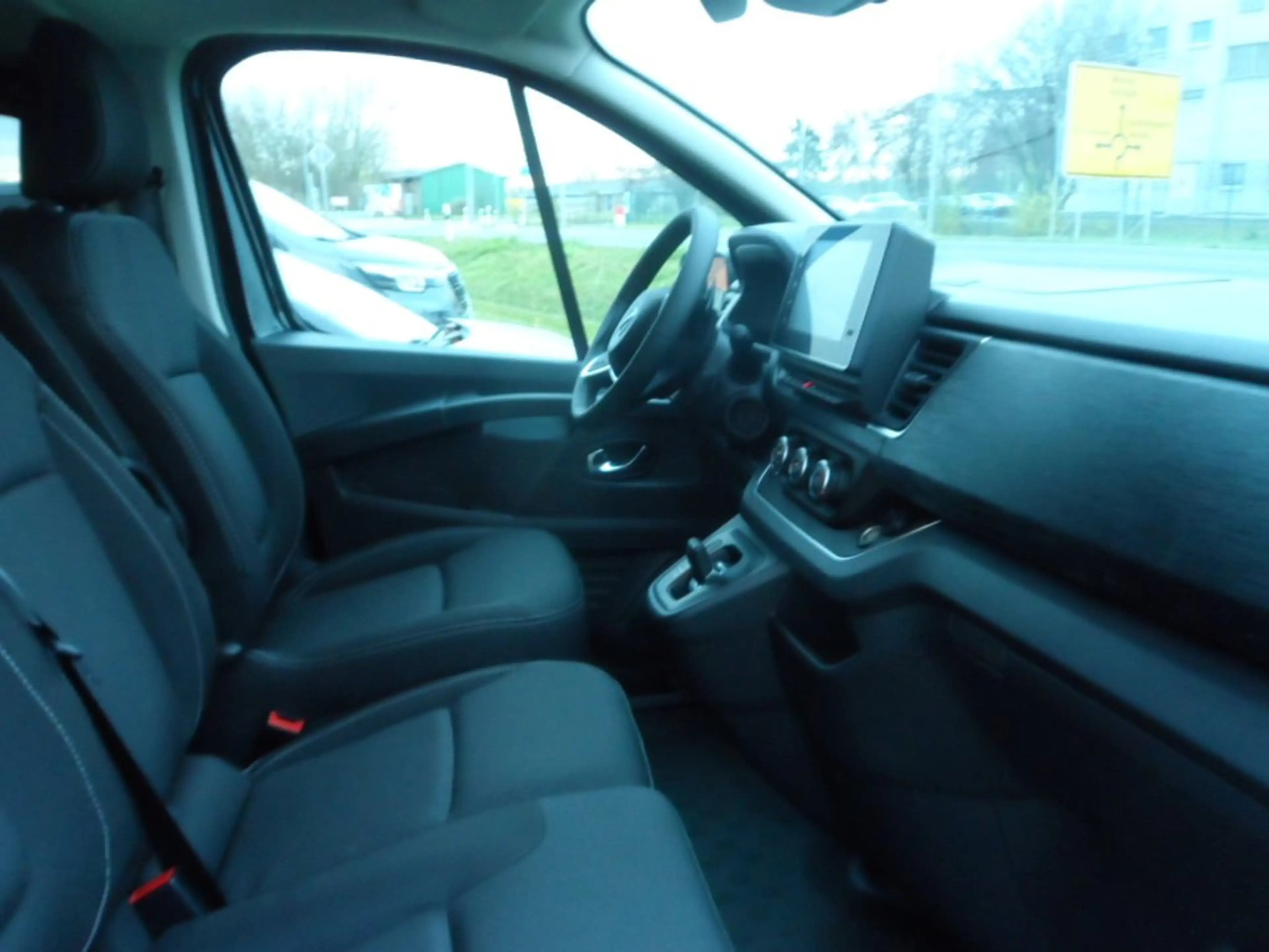 Nissan Primastar L1H1 2,7t Tekna — photo 6