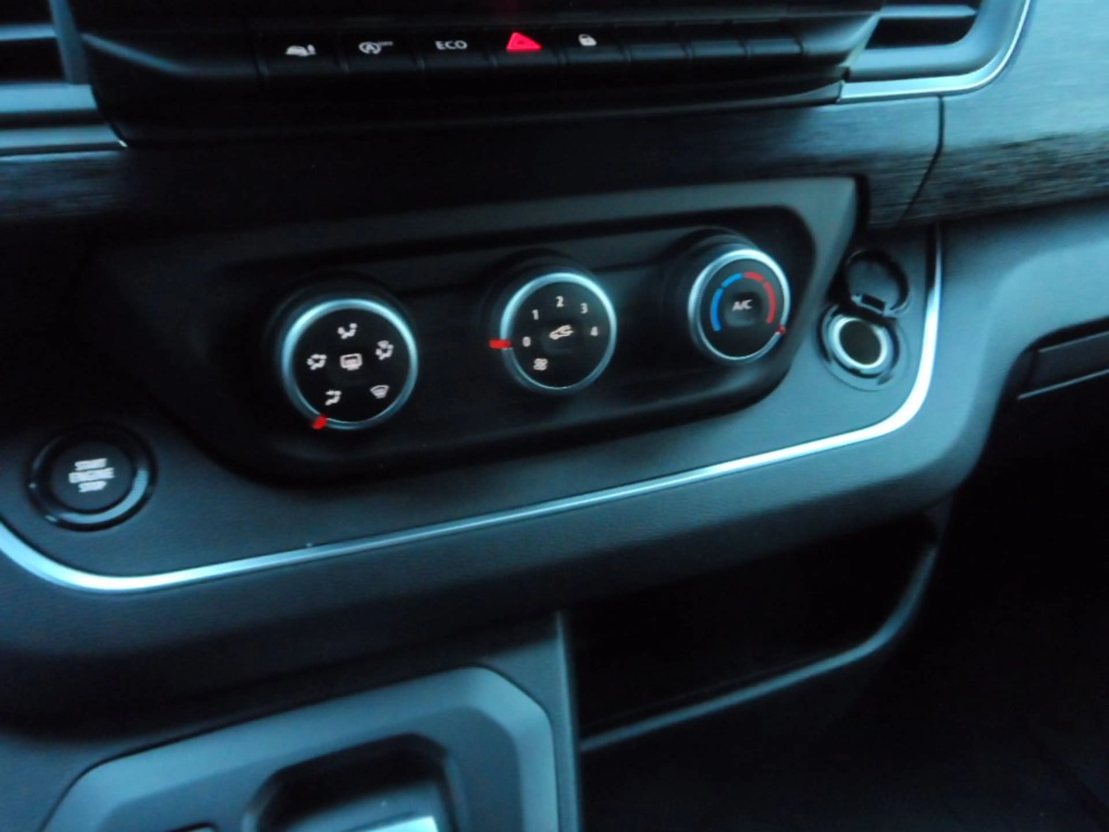 Nissan Primastar L1H1 2,7t Tekna — photo 10