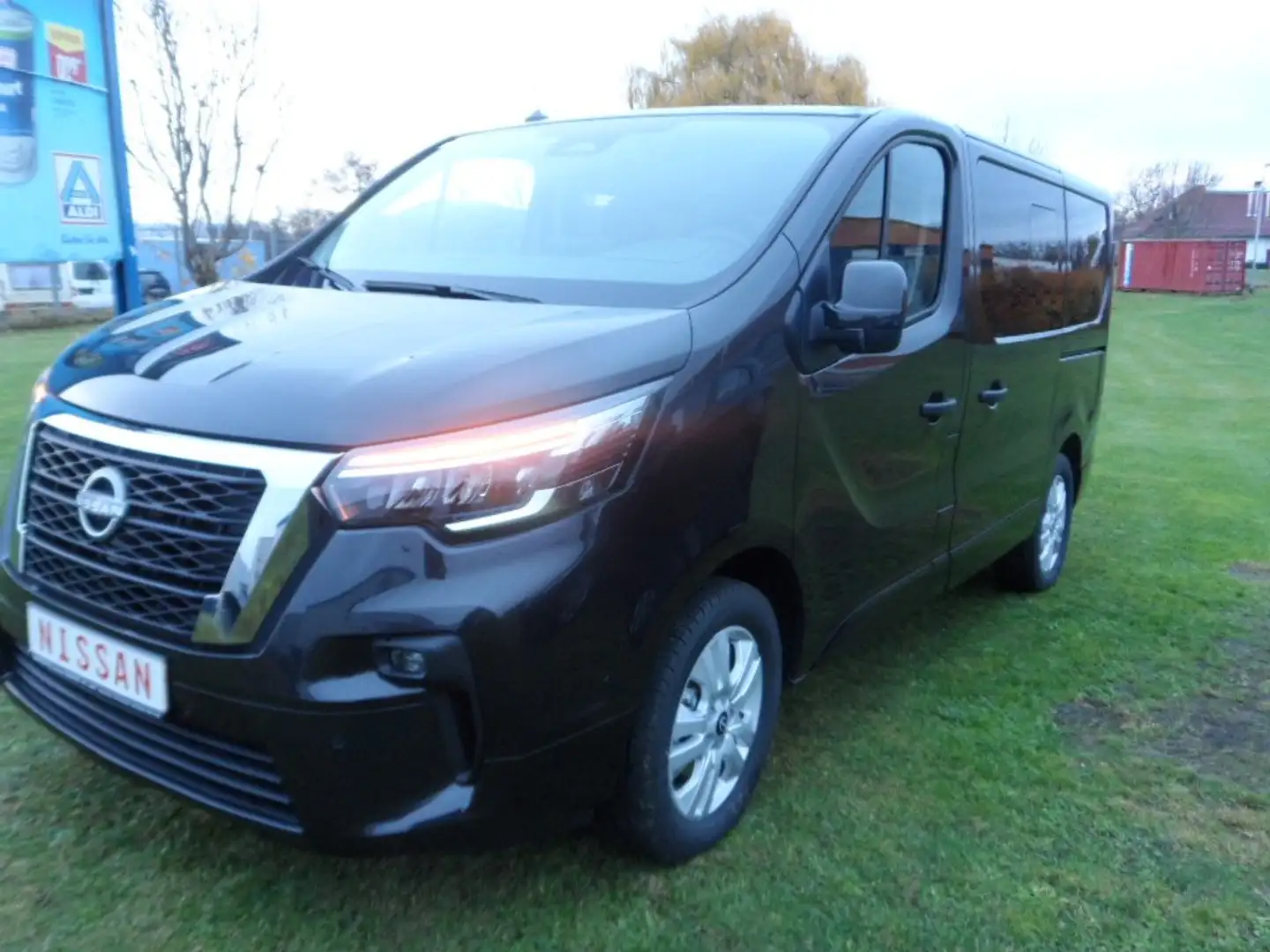 Nissan Primastar L1H1 2,7t Tekna Schwarz - 1