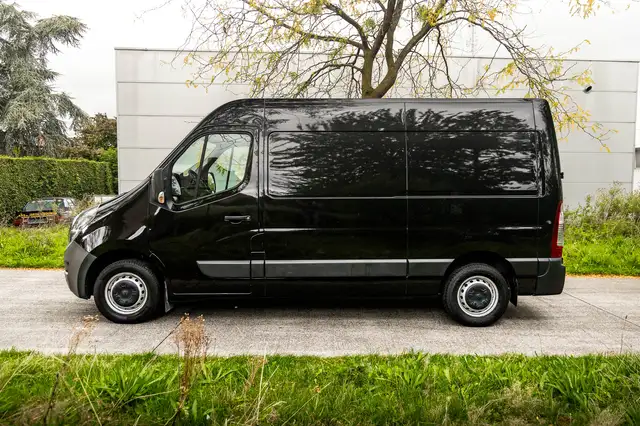 Opel Movano view 5